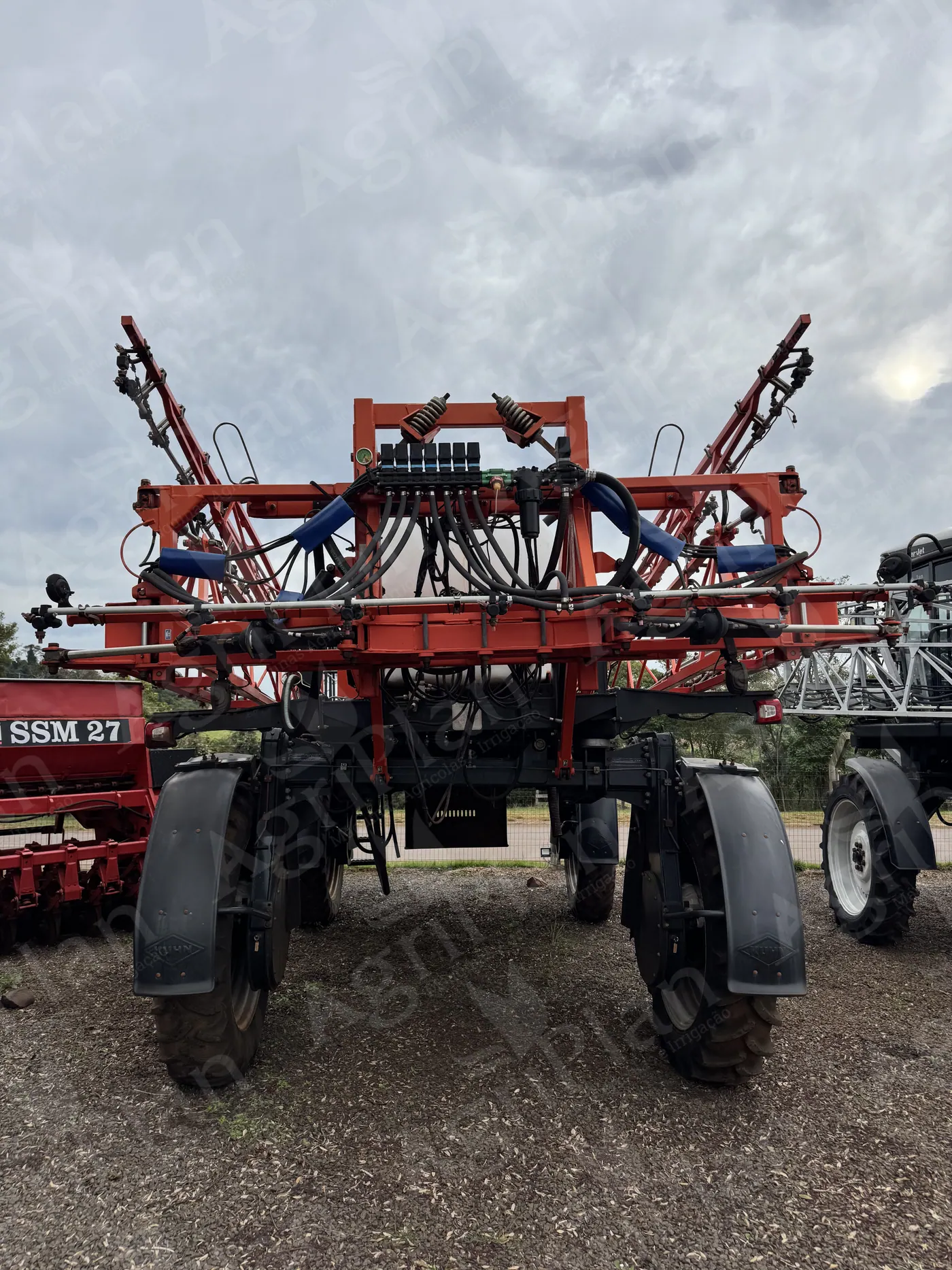 KUHN BOXER 2000 27m Mec 4X2 - Código 390 na Concessionária Agriplan RS